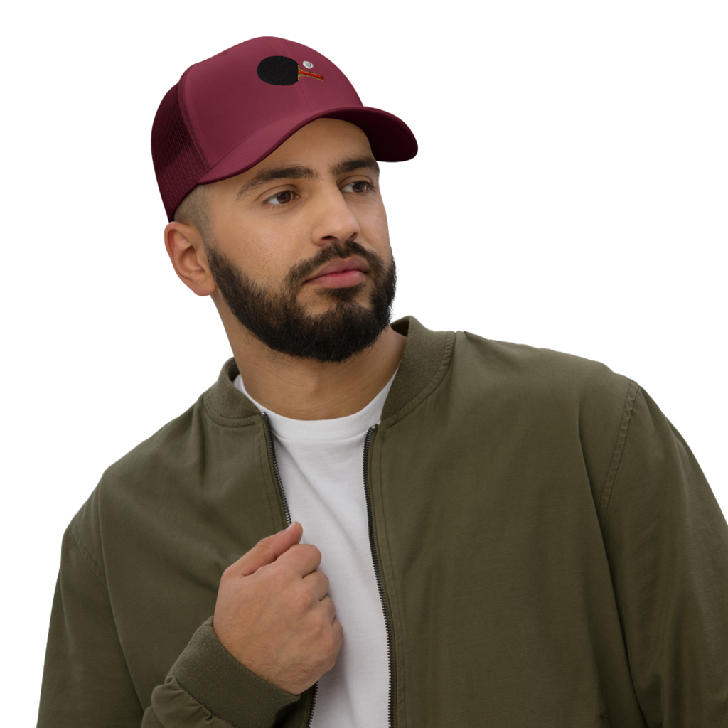 Gorra Trucker Bordada – Heritage Embroidery Edition