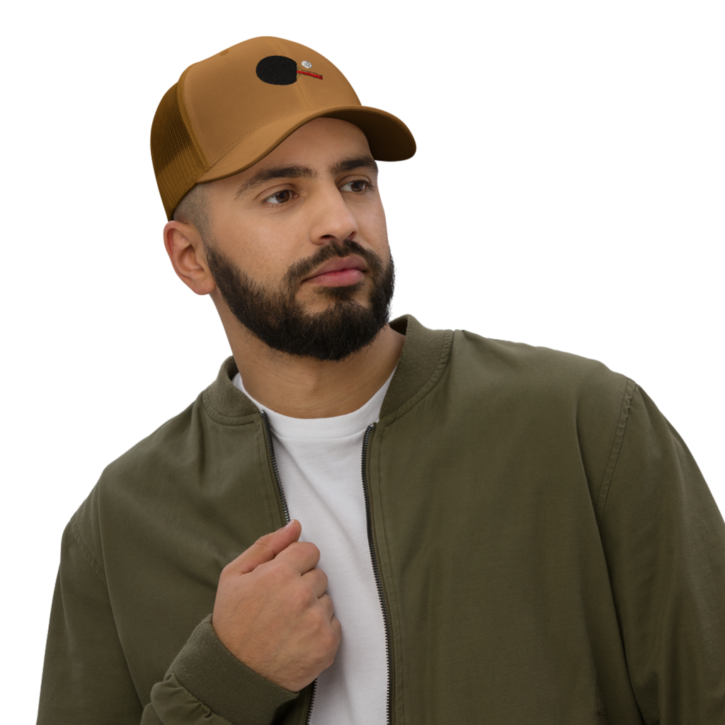 Gorra Trucker Bordada – Heritage Embroidery Edition