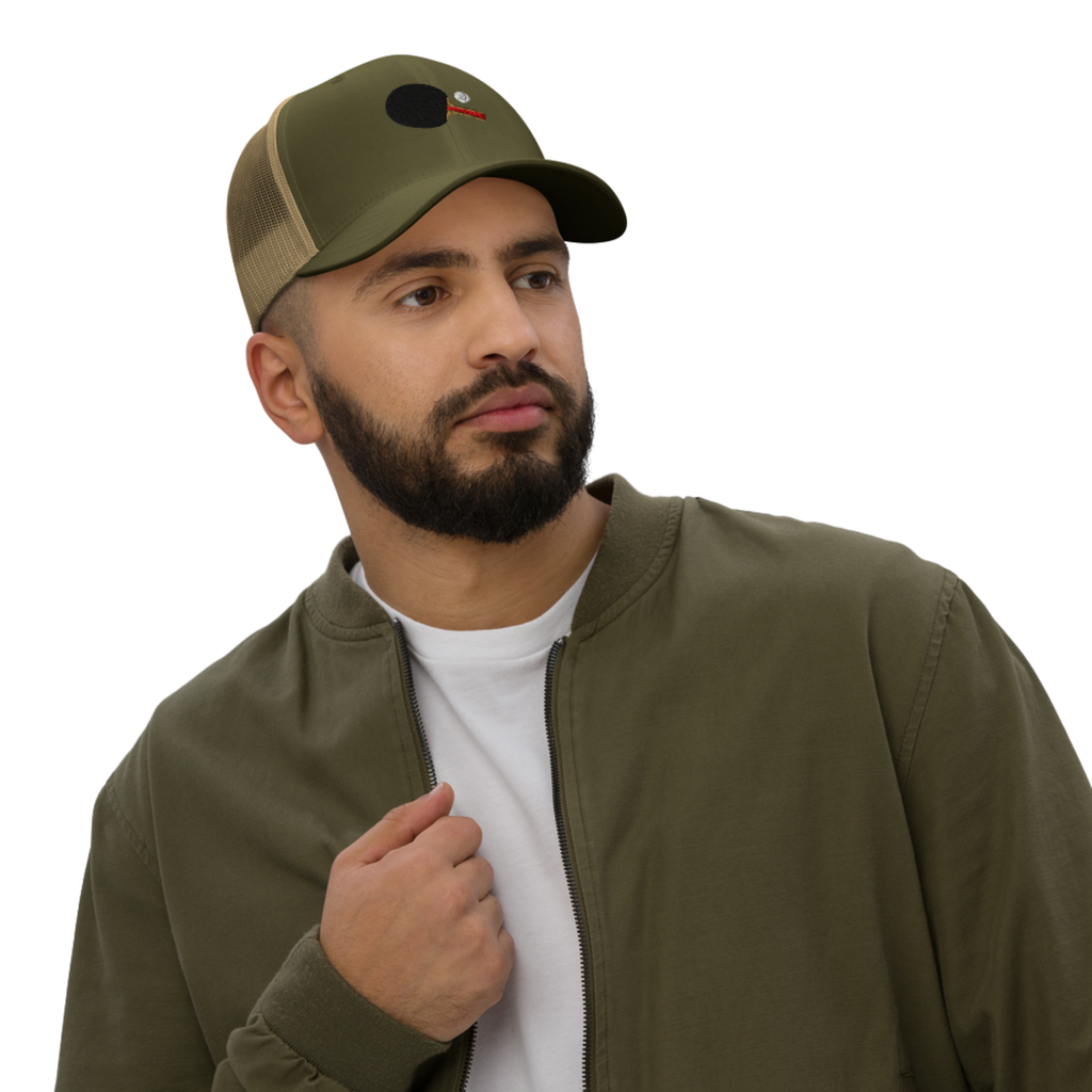 Gorra Trucker Bordada – Heritage Embroidery Edition