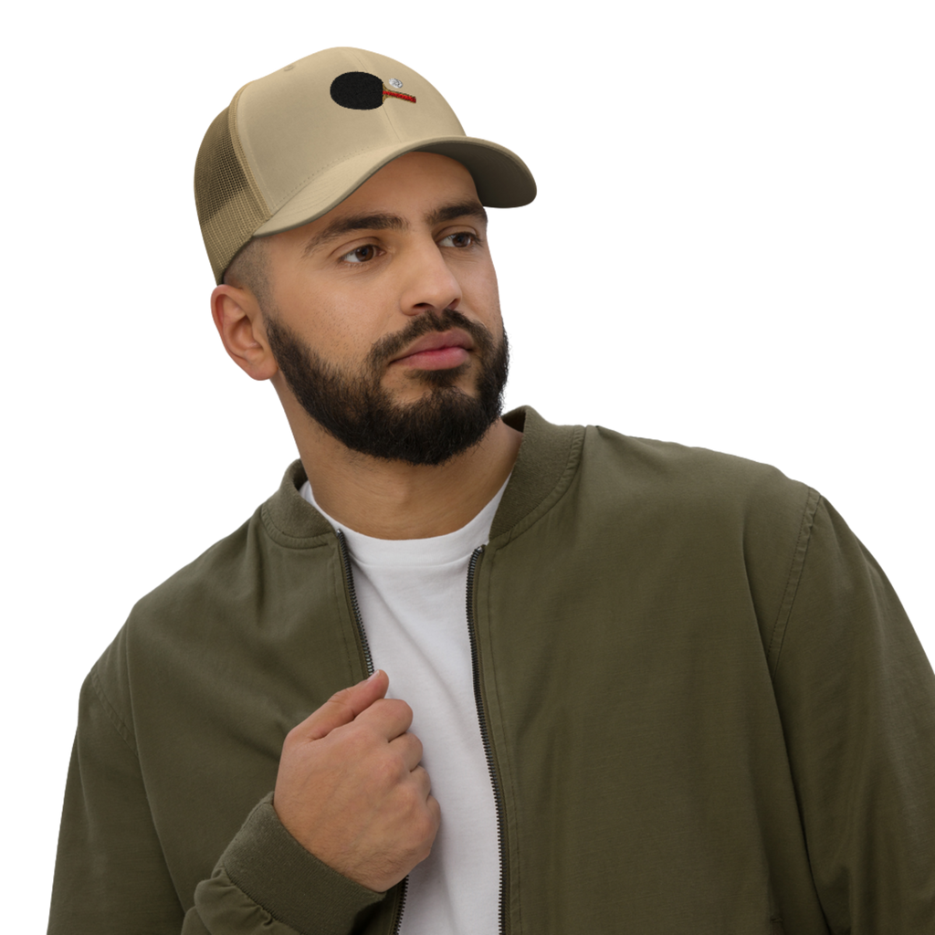 Gorra Trucker Bordada – Heritage Embroidery Edition