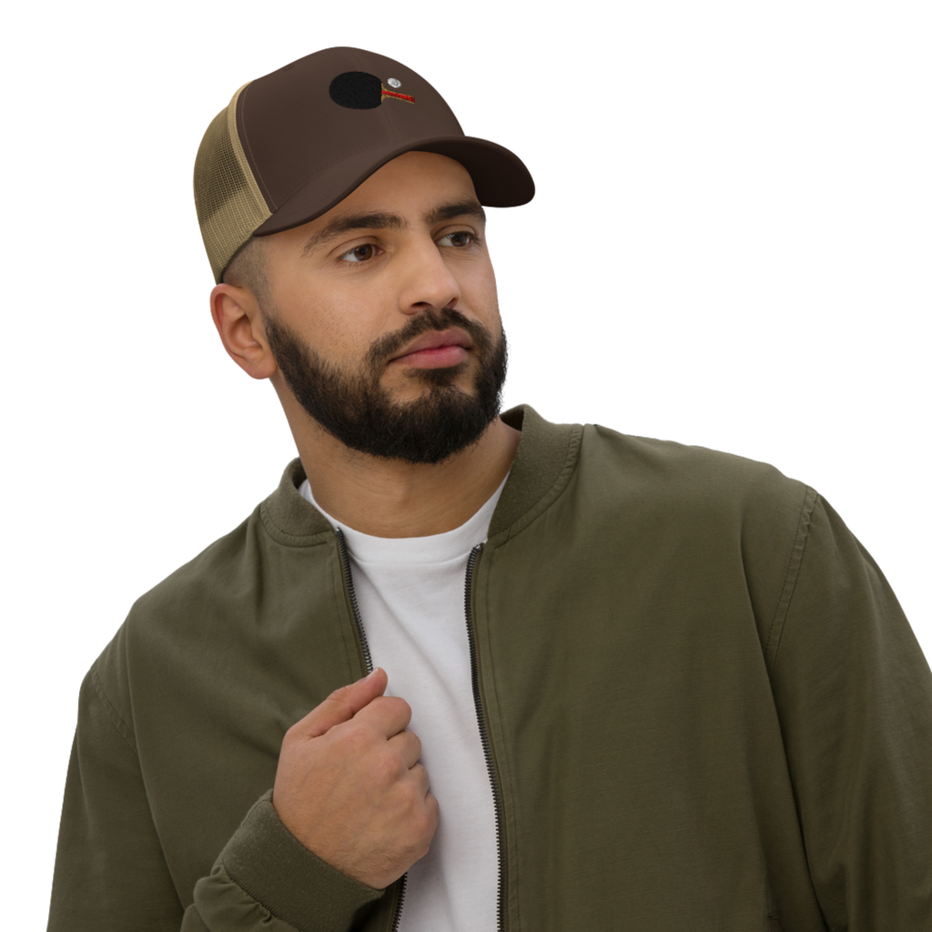 Gorra Trucker Bordada – Heritage Embroidery Edition