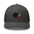 Gorra Trucker Bordada – Heritage Embroidery Edition