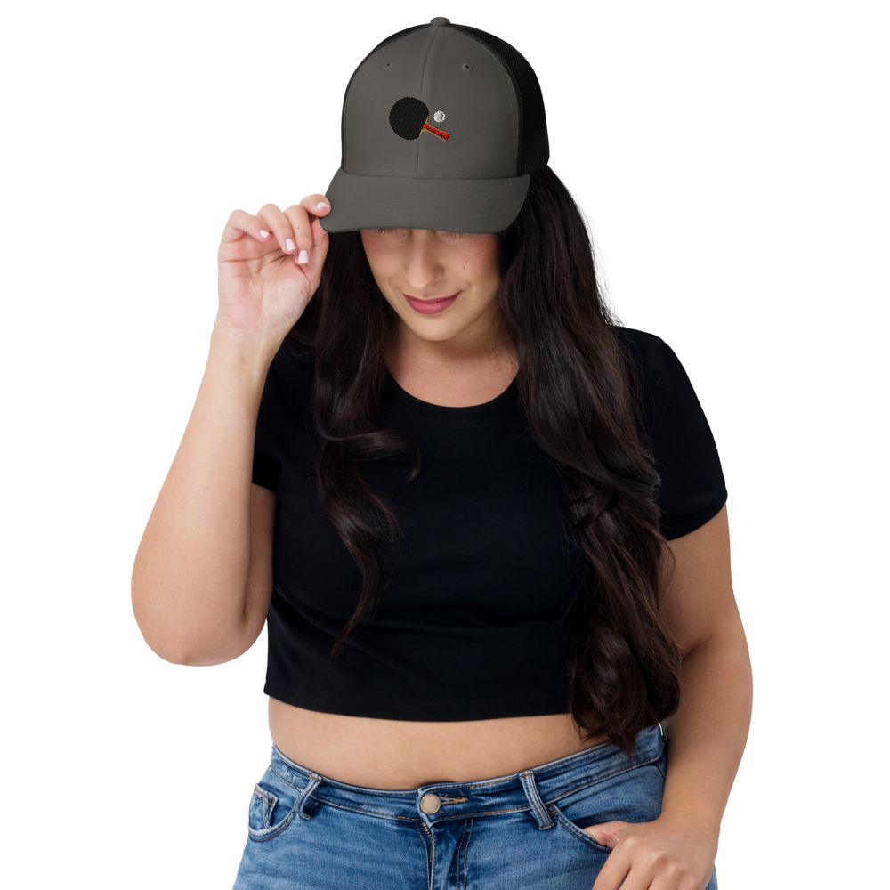 Gorra Trucker Bordada – Heritage Embroidery Edition